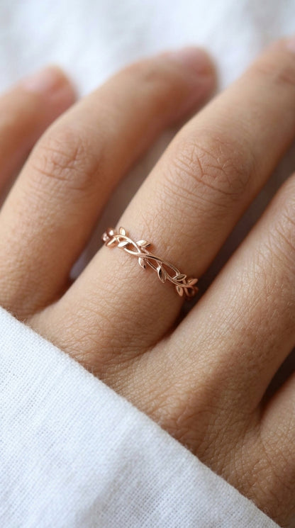 14K Gold Vein Romantic Ring