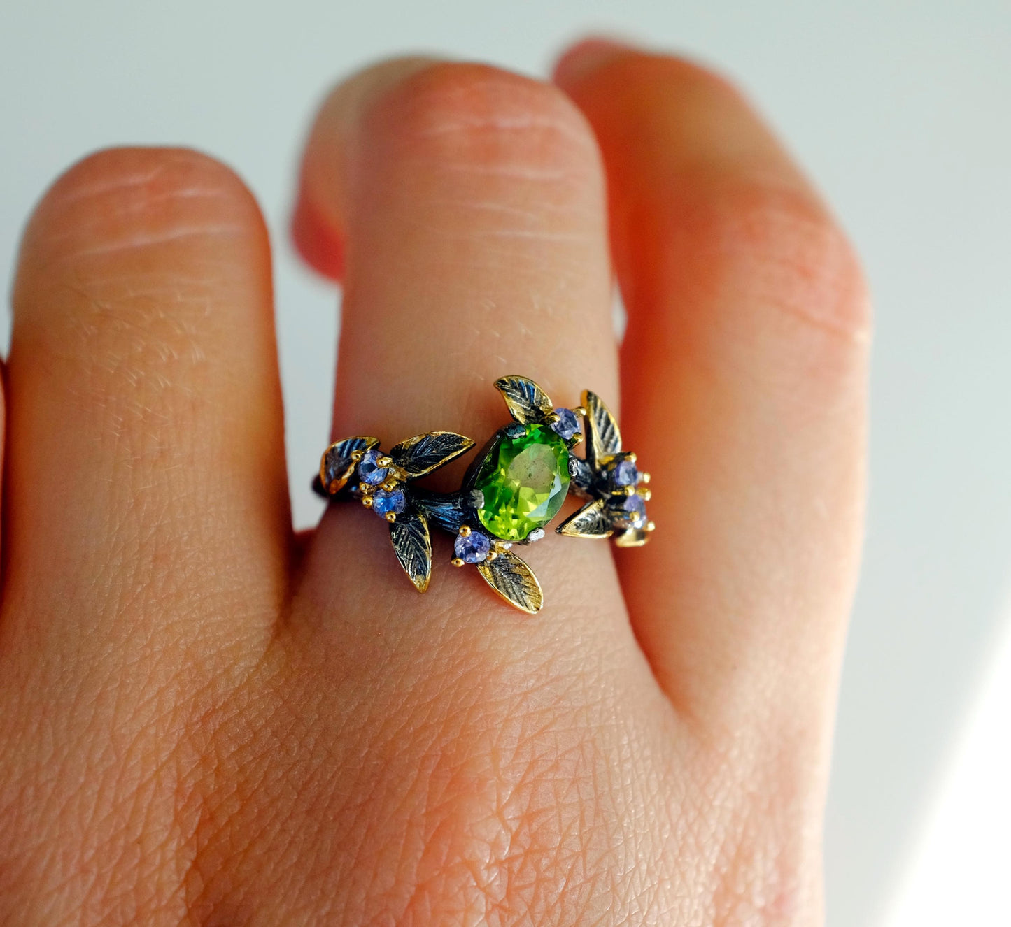 925 Sterling Silver Green Peridot Leaf Ring
