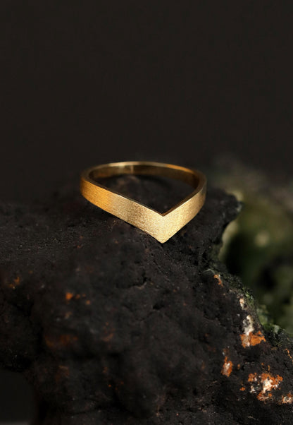 18K solid gold chevron v shape brushed ring