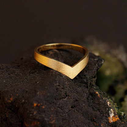 18K solid gold chevron v shape brushed ring