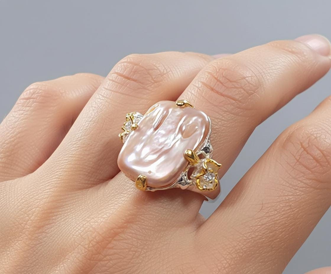 925 Sterling Silver Baroque Pearl Ring, texture close-up