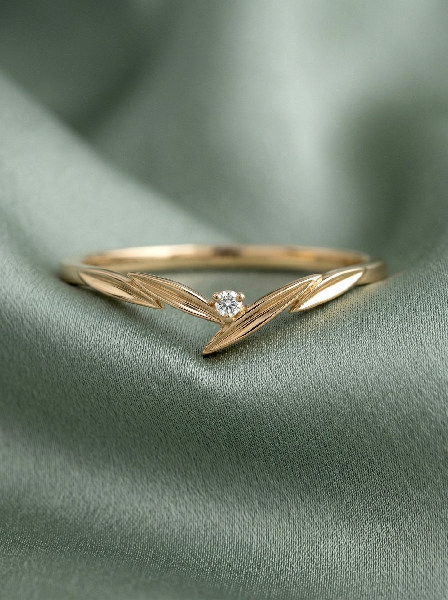 14K Gold Minimalist Leaf Wedding Band