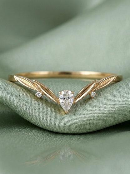 14K Gold Pear Diamond Wedding Band