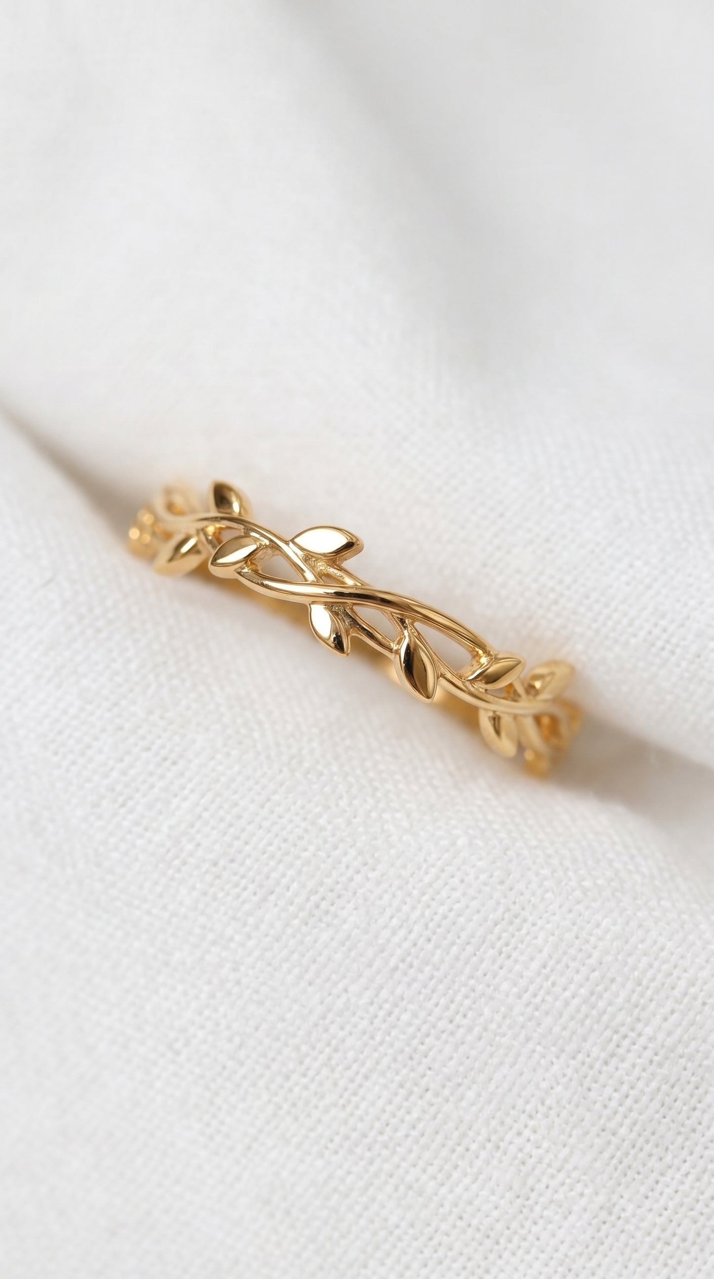 14K Gold Vein Romantic Ring