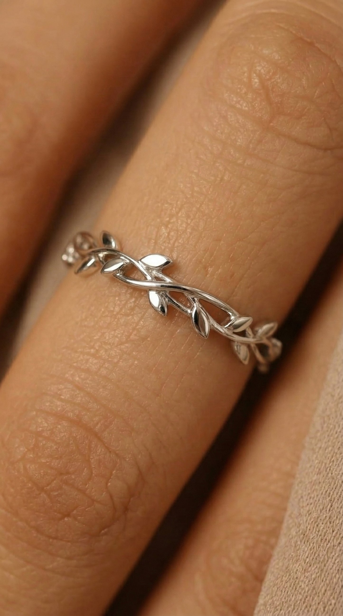 14K Gold Vein Romantic Ring