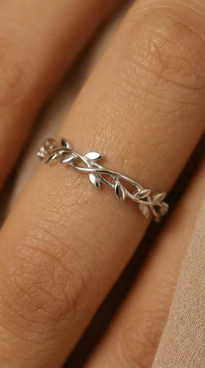 14K Gold Vein Romantic Ring