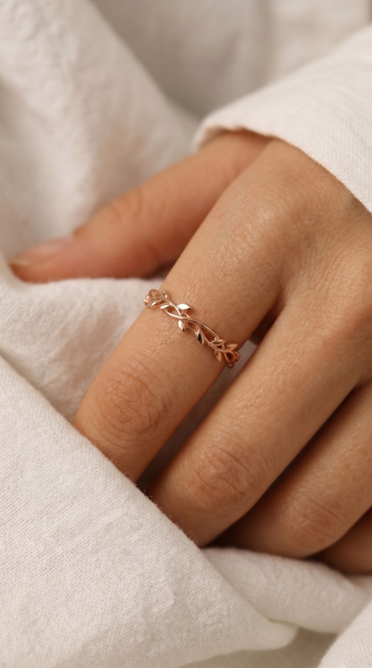 14K Gold Vein Romantic Ring